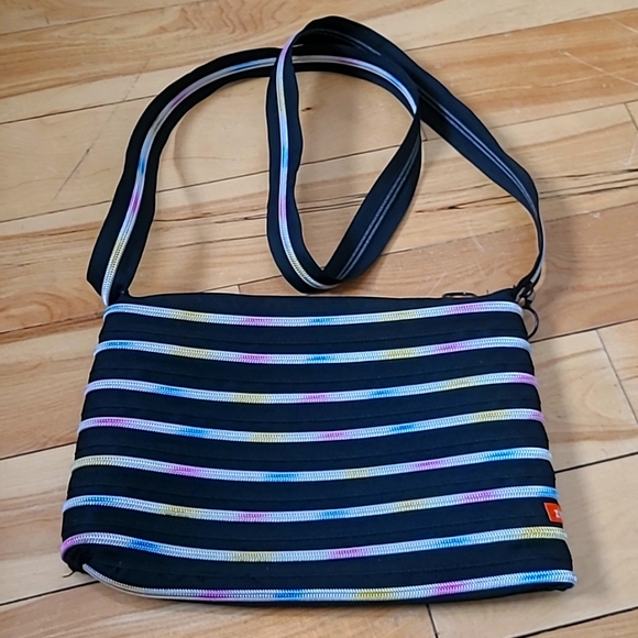 zip it Handbags - ZIP IT CROSSBODY BAG